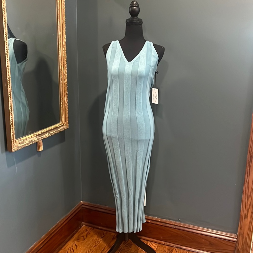 Electric and Rose size small